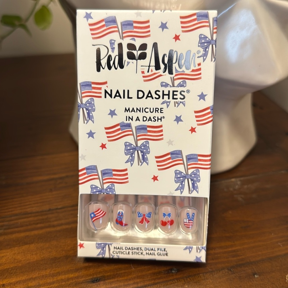 RED ASPEN shelly Rae loves the USA Nail Dashes Pop On Short Square